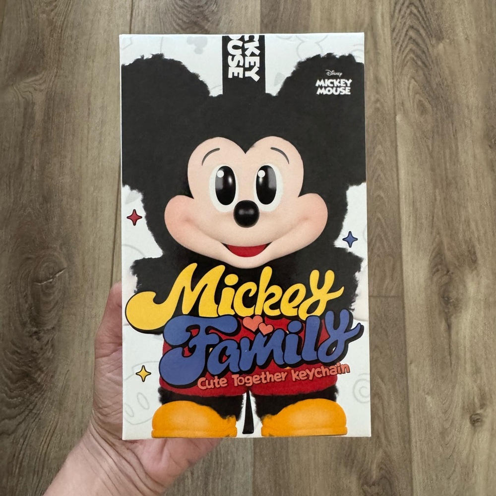 Pop Mart Mickey Family Cute Together Keychain
Series Figures Minnie - Picture 3 of 10